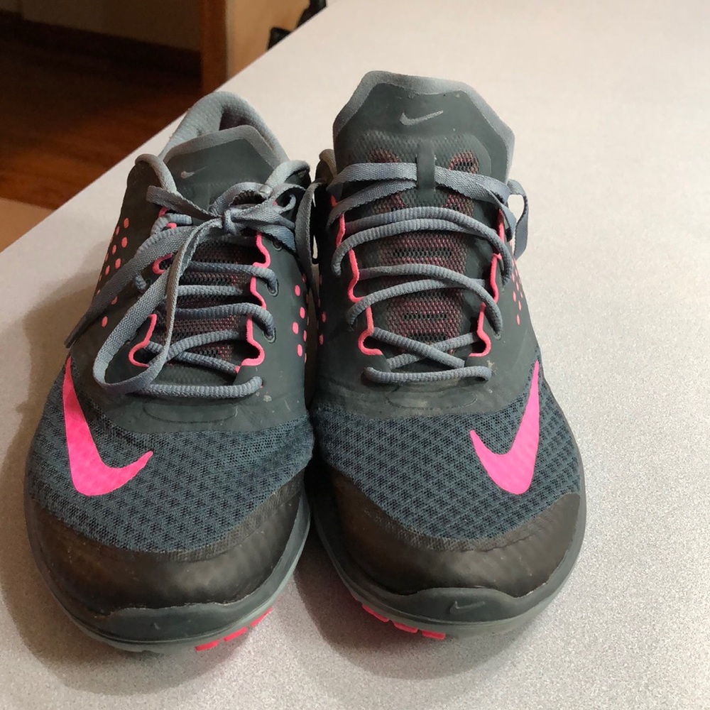 NEW NIKE sneakers size 9 FitSole